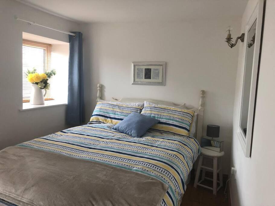 Seaton, Devon, Two Bed Apartment, Just Off The Sea Front. Exterior photo